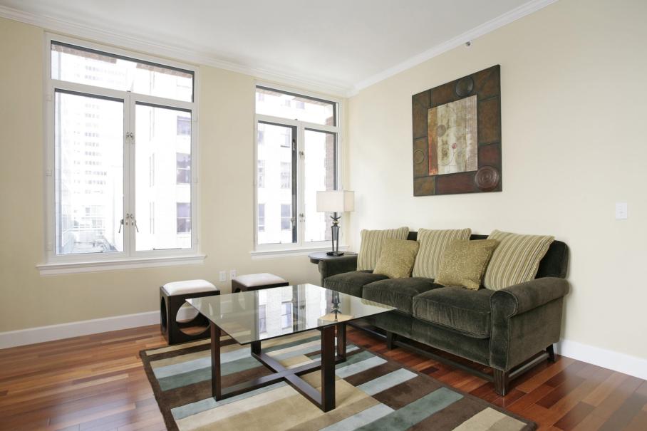 201 Sansome livingroom